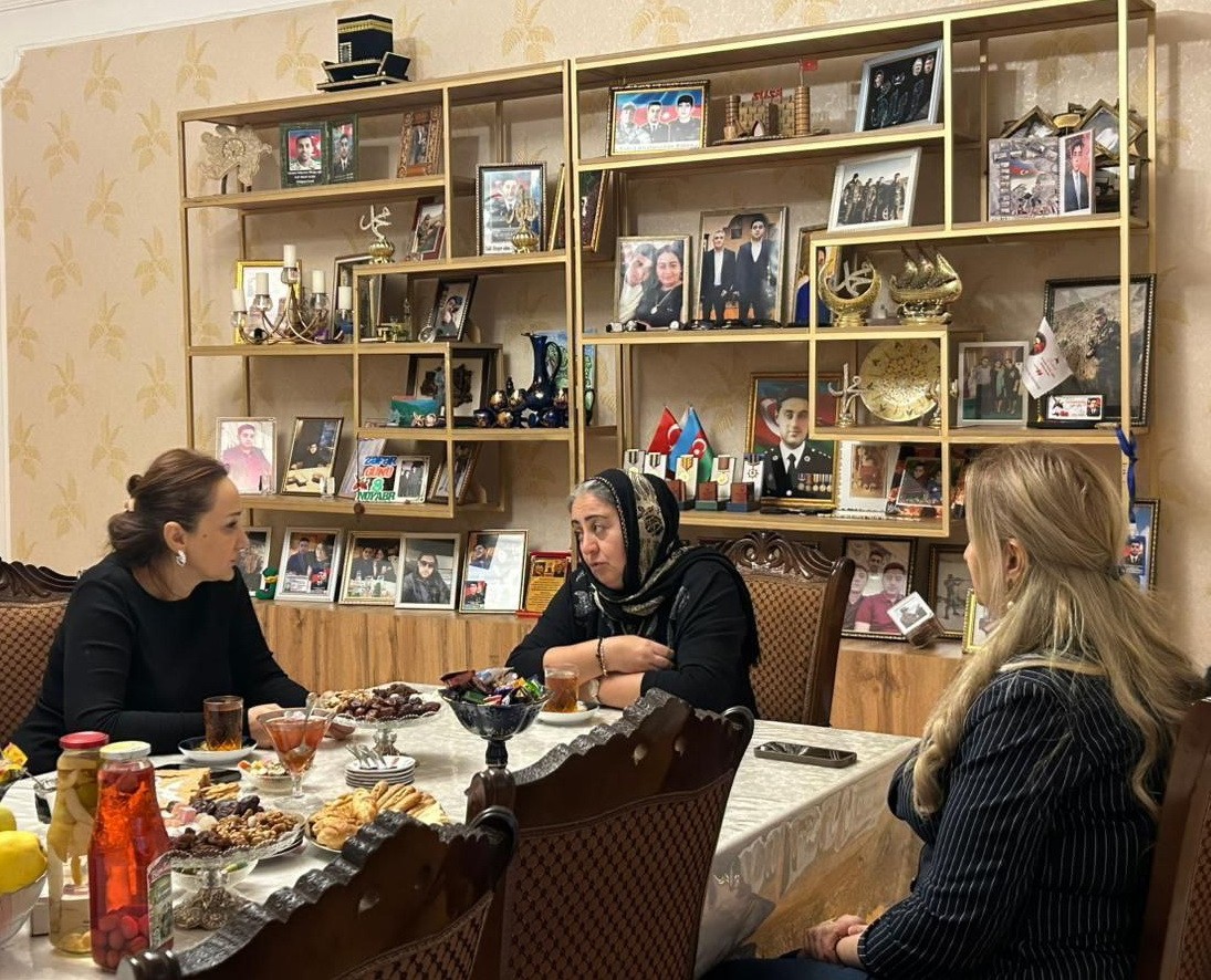 YAP Nizami rayon təşkilatının könüllüləri şəhid ailələrini ziyarət ediblər - FOTOLAR